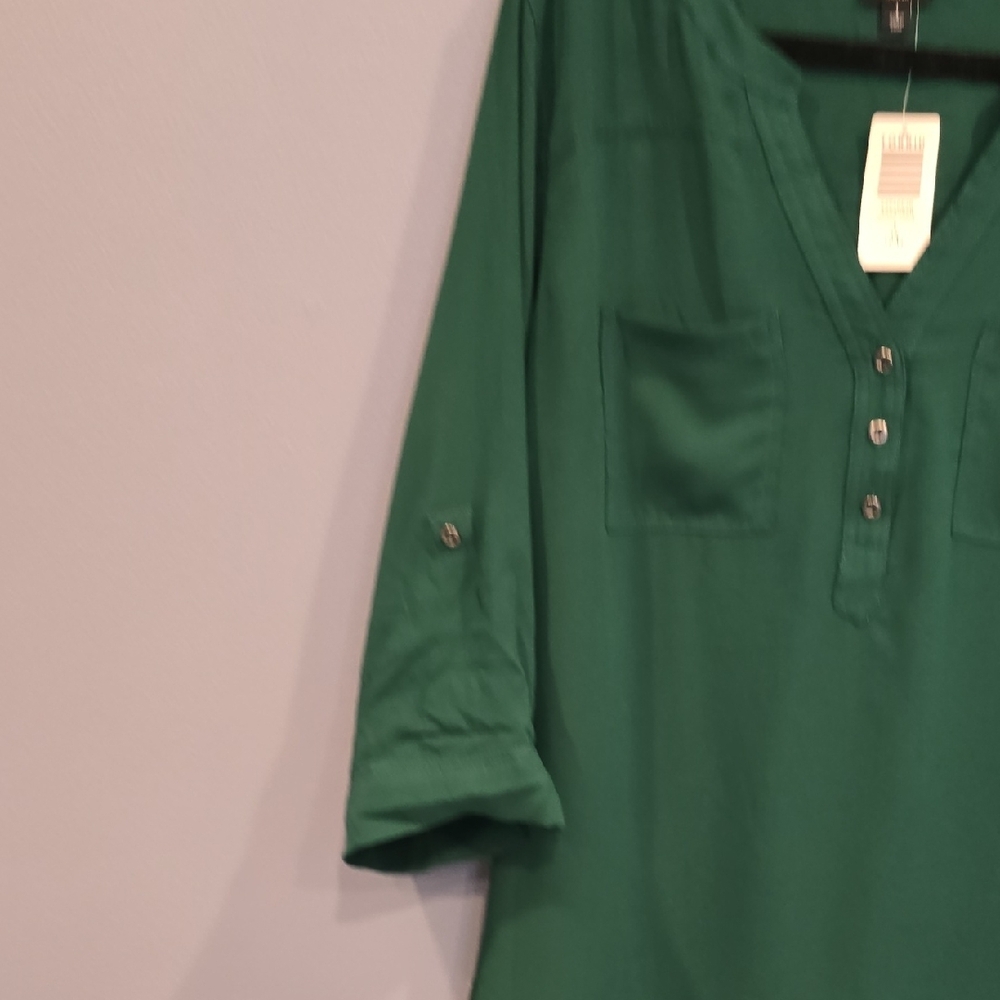 NWT Torrid Harper Women's Green Blouse 3/4 Roll Tab Sleeves - Picture 8 of 8